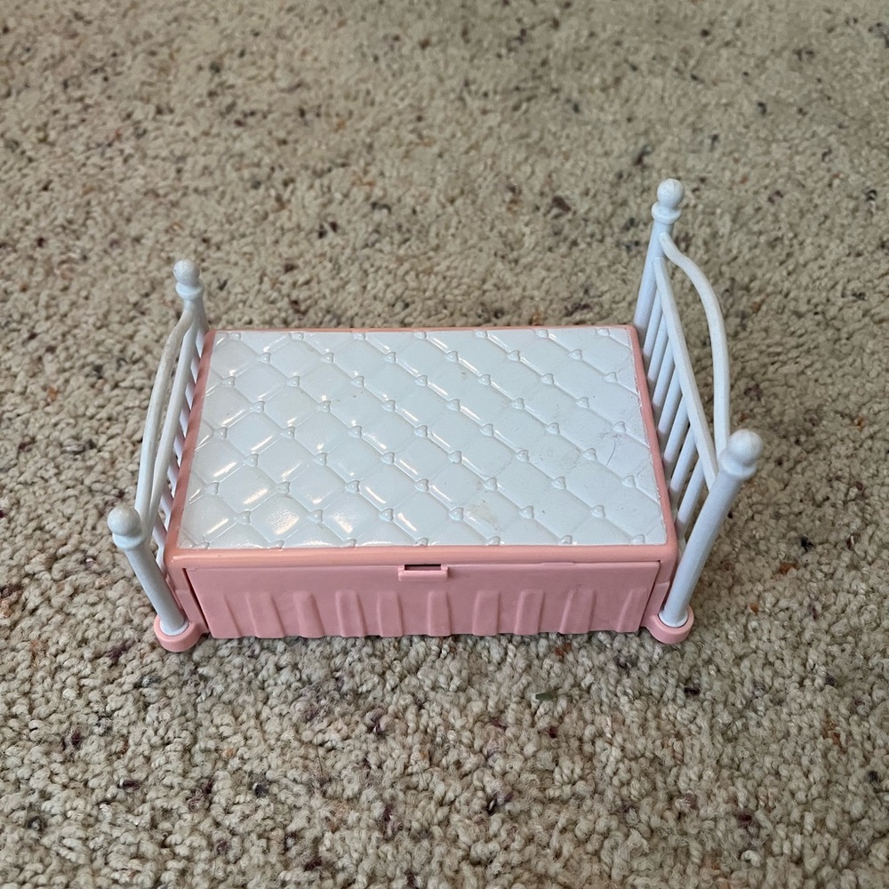 1990 Lewis Galoob Toys Doll Bed